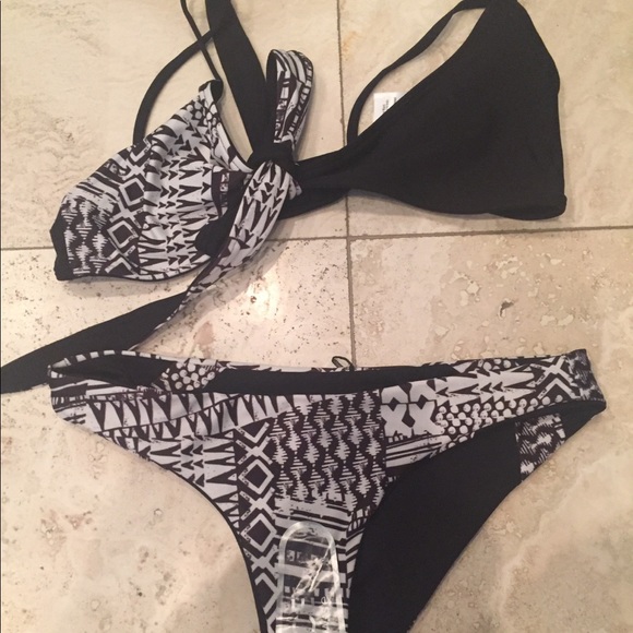 L space Chloe top and bottom matching set - Picture 3 of 5